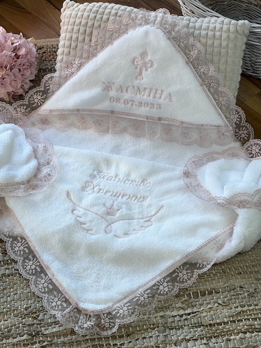 Крижма з вишивкою (біла/пудра) фото