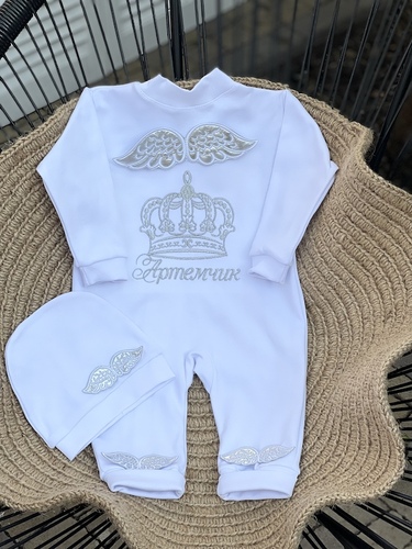 Чоловічок з крільцями, короною 3XL і ім'ям на спинці+шапочка з крильцями фото