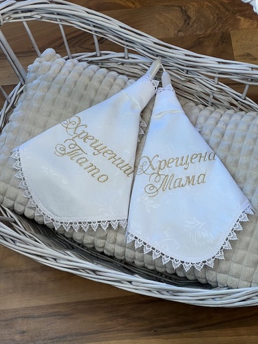 Хустинки під свічки білі з білим мереживом трикутник, напис золото (2шт) фото