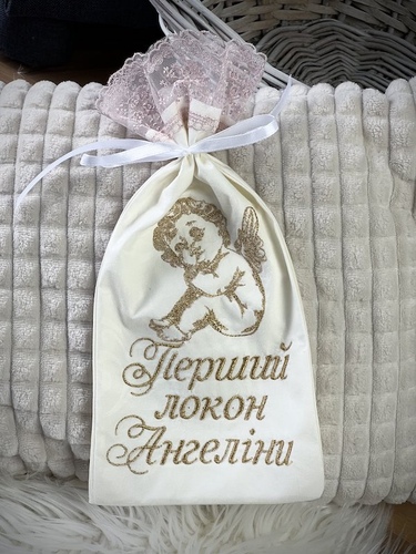 Мішечок для локона айворі з ім'ям і янголом (мереживо Таїнство пудра) фото